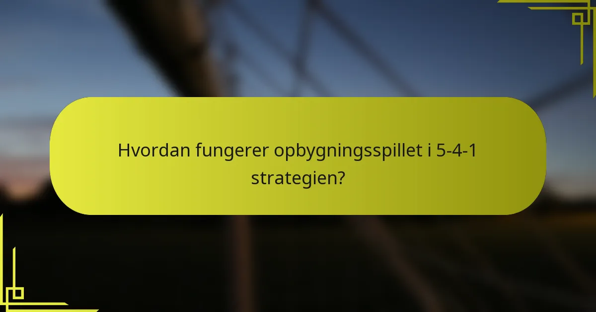 Hvordan fungerer opbygningsspillet i 5-4-1 strategien?